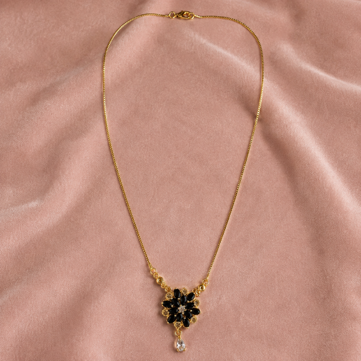 Complete black and gold floral pendant necklace